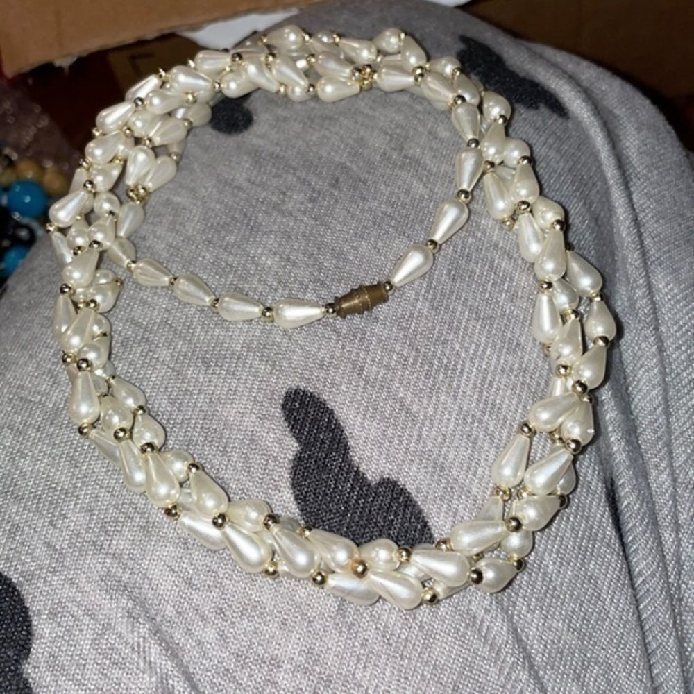 Vintage faux pearl and gold bead necklace​